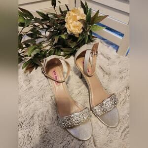 BETSY JOHNSON SILVER JEWELED HEEL SIZE 11  - 1207